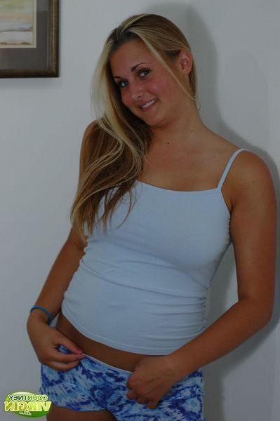 16P Pictures of Courtney Virgin stripping for you at home