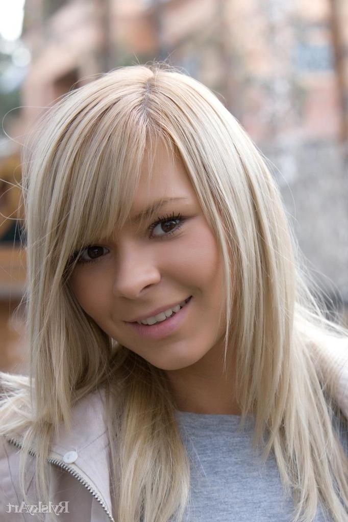 16P Blonde girl Paloma returns home and strips for you on the couch