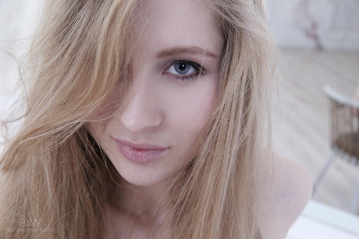 16P Beautiful blonde girl Daisy strips down to her socks in "Mirror of truth"