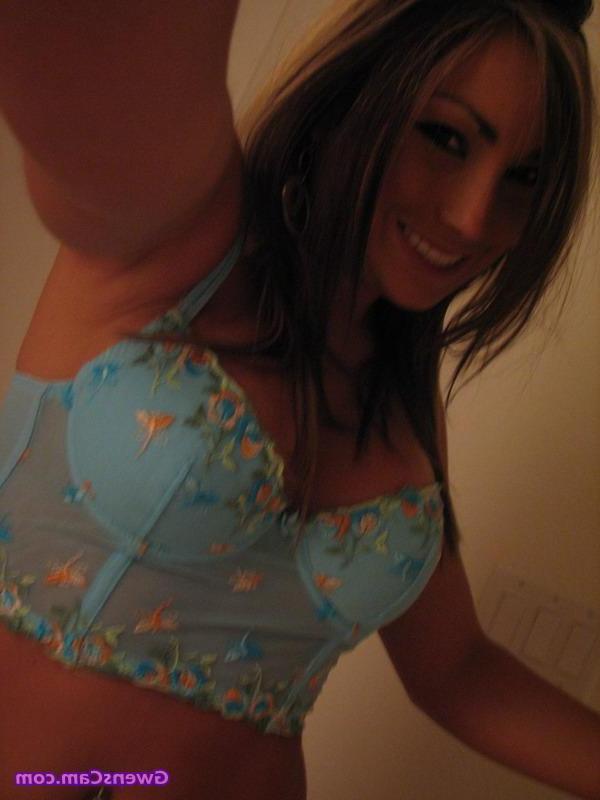 18P Pictures of teen Gwens Cam taking hot sexy pics of herself