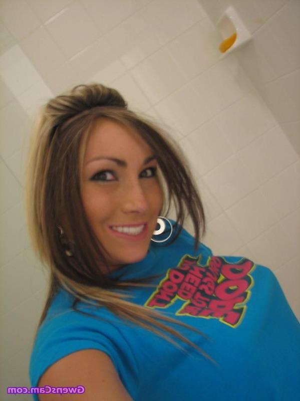 16P Pictures of Gwens Cam taking hot nude pics of herself