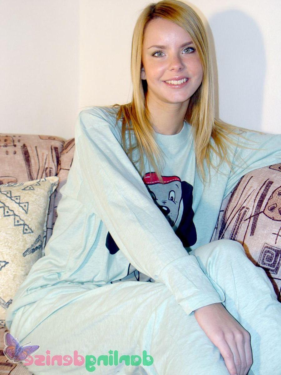 20P Pictures of teen model Darling Denise waiting for you in her panties