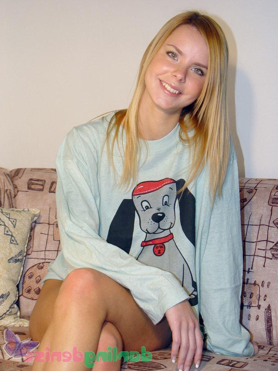 20P Pictures of teen model Darling Denise waiting for you in her panties