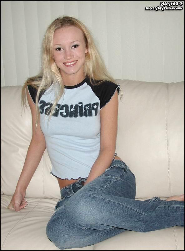 20P Pictures of Dirty Aly getting nude on her couch