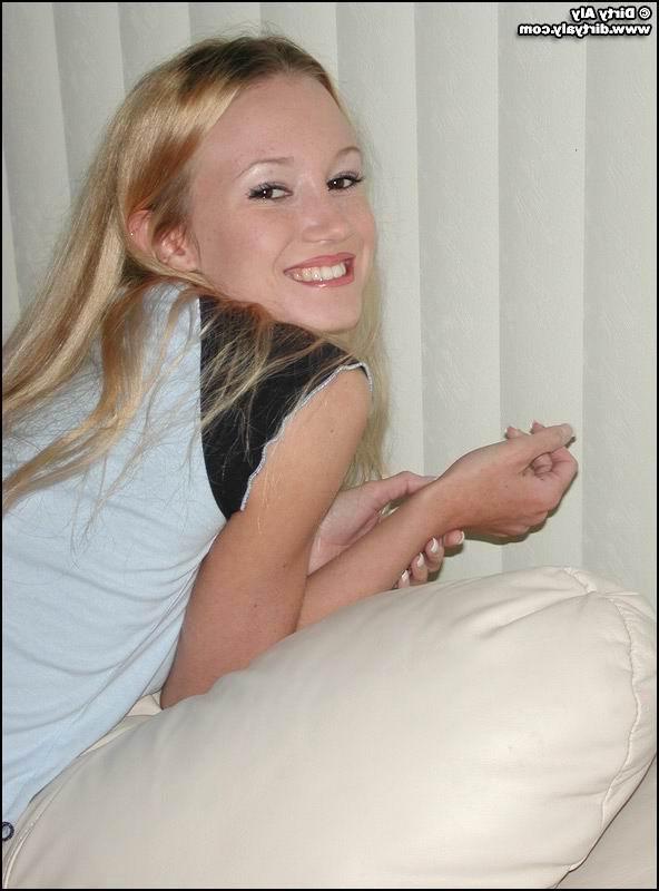 20P Pictures of Dirty Aly getting nude on her couch