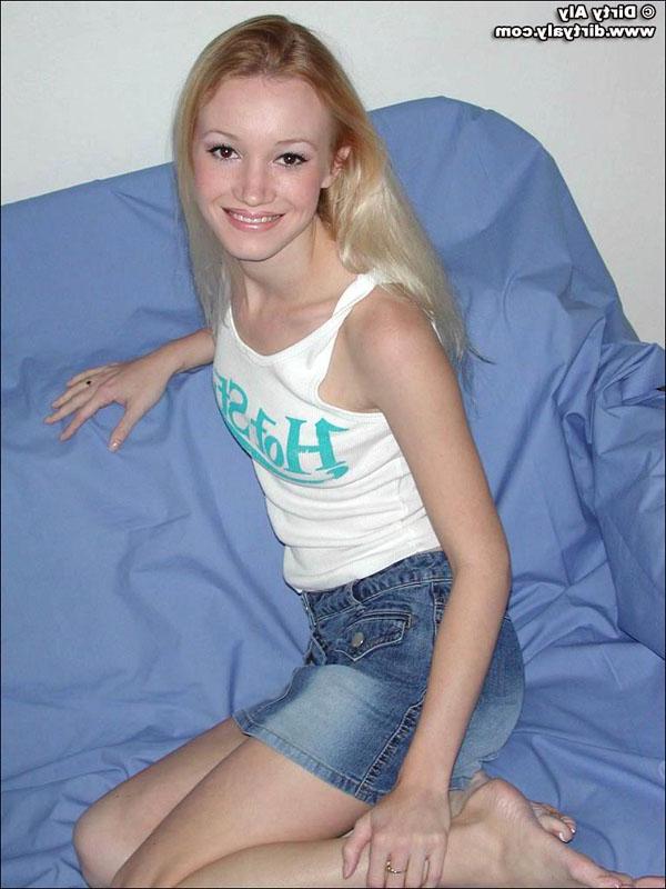 17P Dirty Aly gets naked for you on the couch