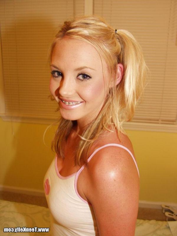 15P Kelly teasing in her bed