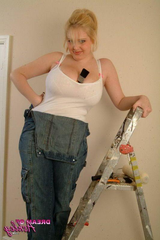 16P Pictures of teen star Dream Of Ashley getting kinky with the paint