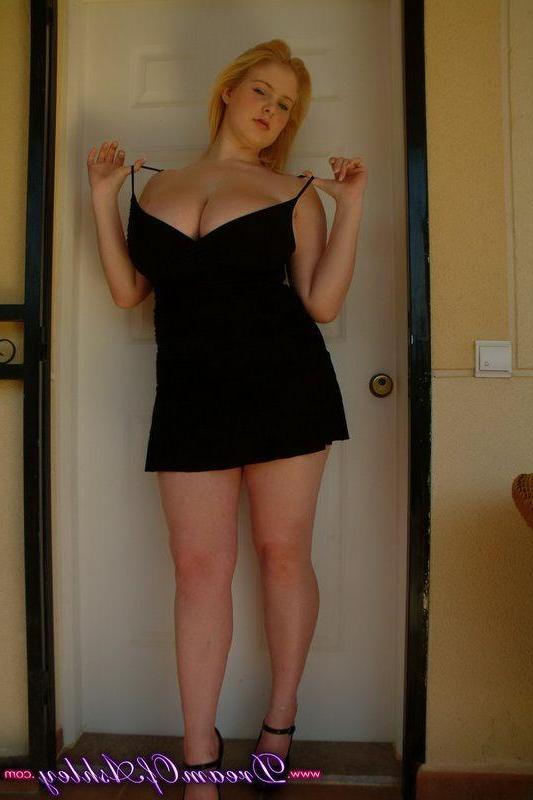 15P Pictures of teen Dream Of Ashley playing with her boobs