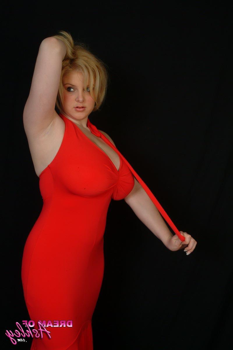 15P Pictures of teen Dream Of Ashley pulling out her ginormous boobs