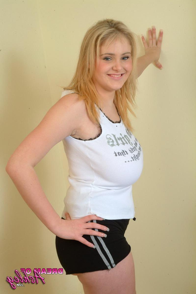 15P Pictures of teen Dream Of Ashley offering you her massive natural boobs