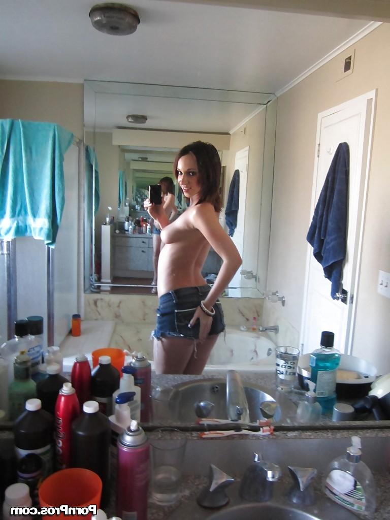 16P Hottie with a big ass Jada Stevens strips off bikini to show her body
