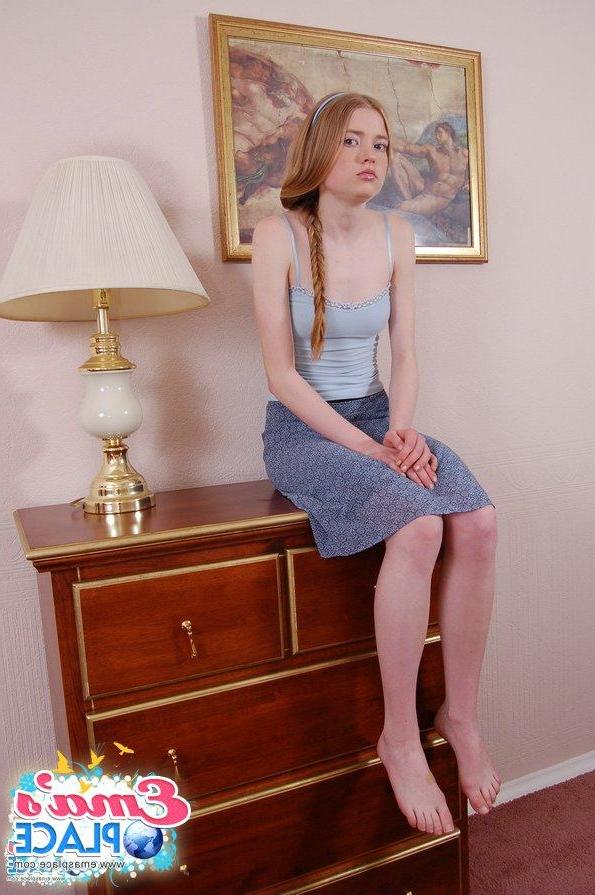 15P Pictures of teen cutie Ema's Place stripping naked at home
