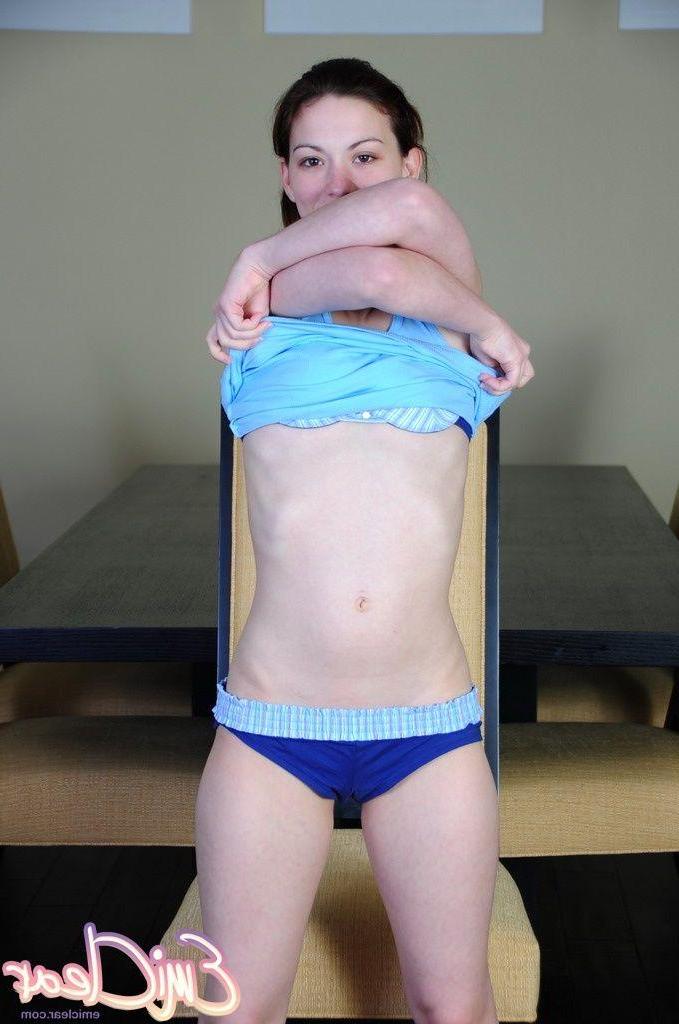 20P Pictures of teen cutie Emi Clear nude and ready to fuck