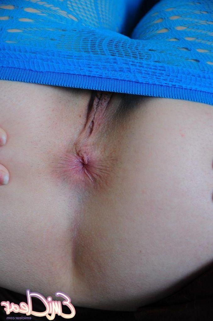 20P Pictures of Emi Clear naked and ready to fuck