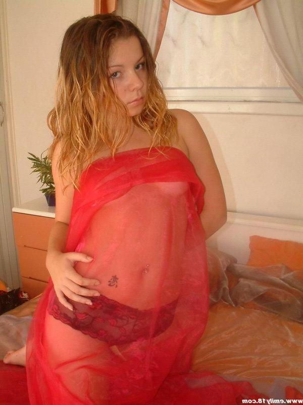 15P Emily 18 teases in bed