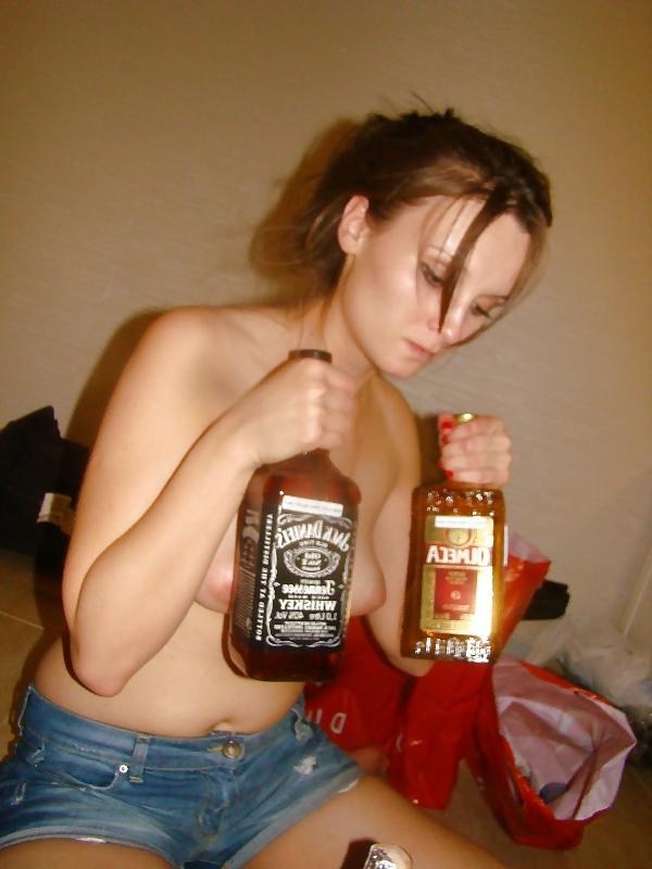 23P Cute Canadian Shows Off Her Naked Body