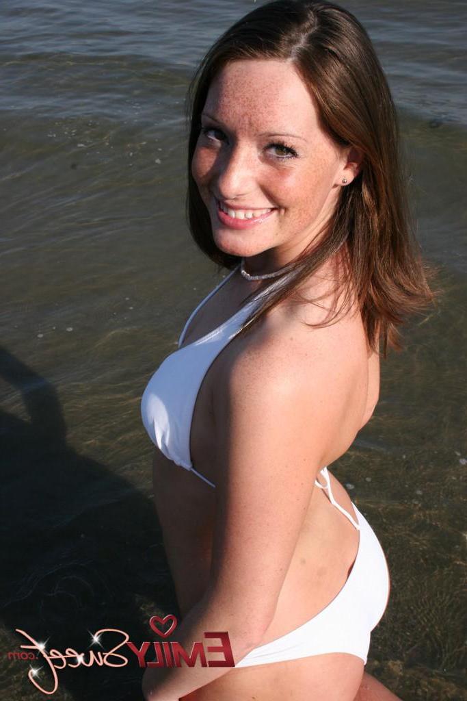 20P Pictures of Emily Sweet flashing from behind her bikini