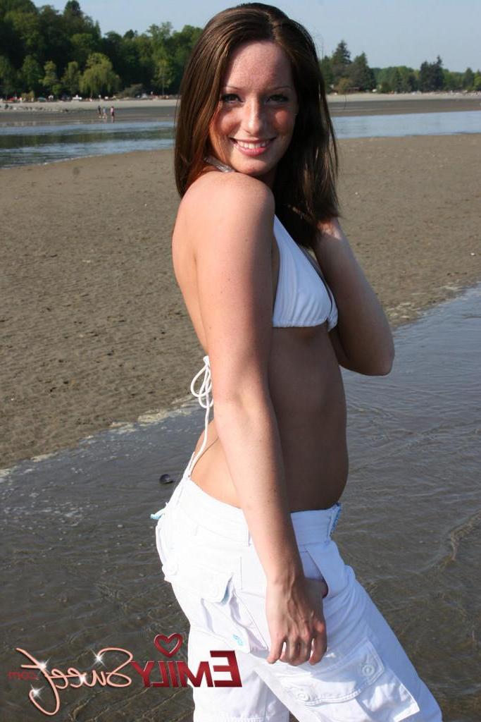 20P Pictures of Emily Sweet flashing from behind her bikini