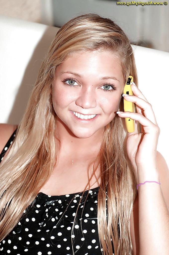 16P Blonde cutie Jessie Andrews shows it all on her couch.