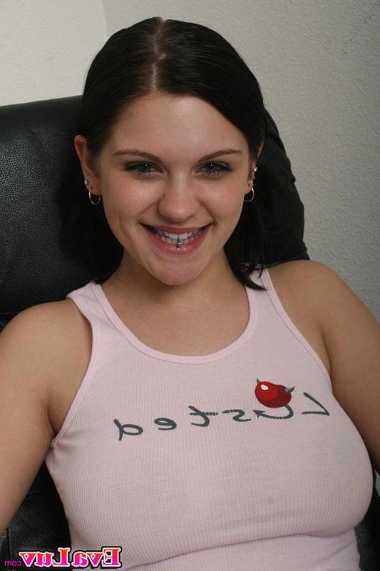15P Pictures of teen Eva Luv teasing in her panties