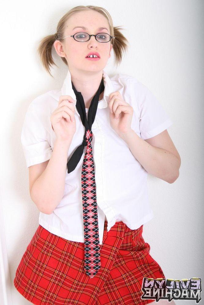 18P Pictures of teen schoolgirl Evilyn Machine getting naked so you can fuck her