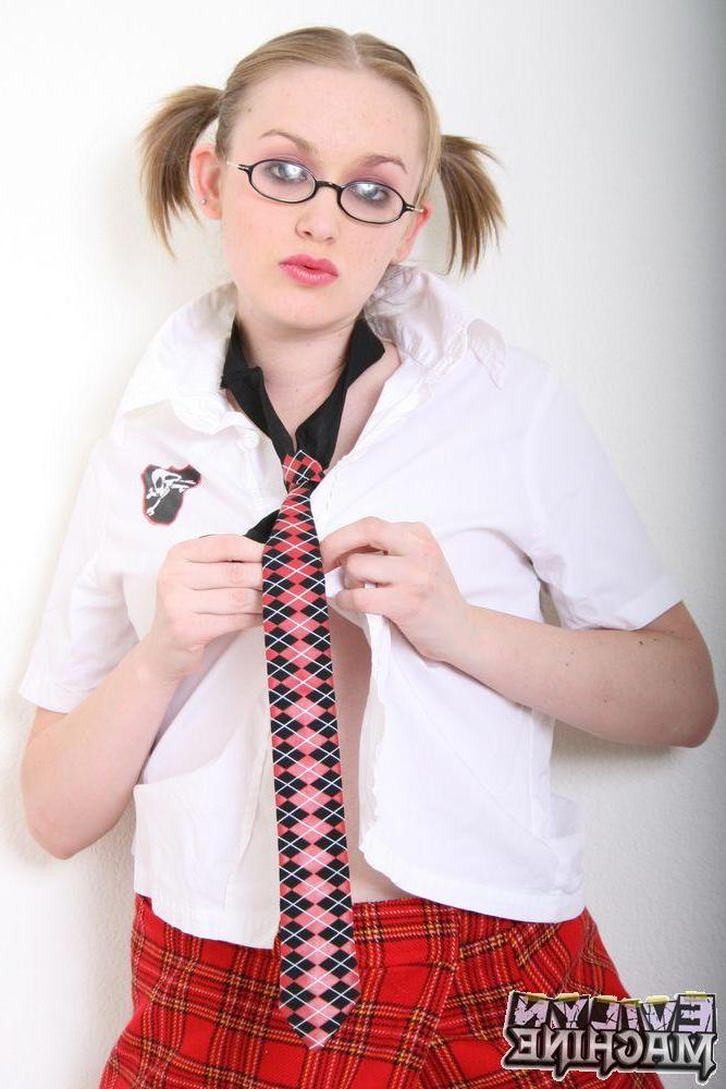 18P Pictures of teen schoolgirl Evilyn Machine getting naked so you can fuck her