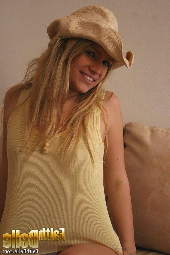 20P Pictures of Faith Belle fingering herself on the couch