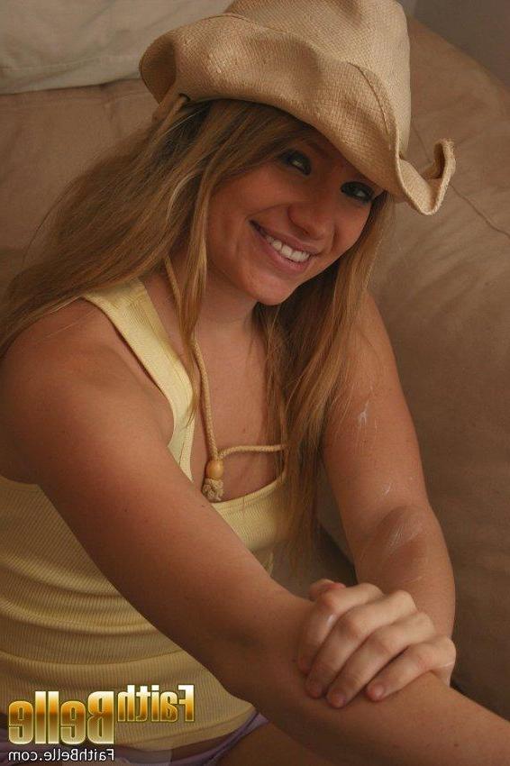 20P Pictures of Faith Belle fingering herself on the couch
