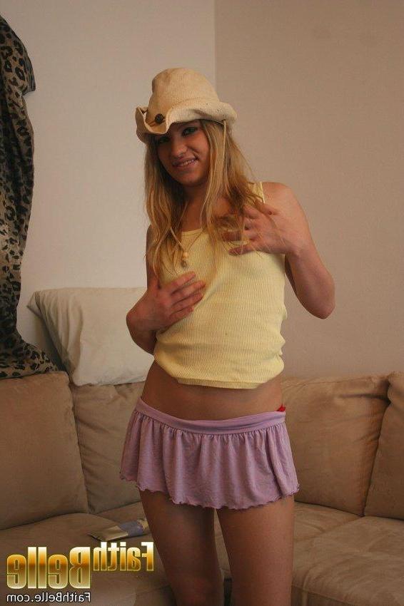 20P Pictures of Faith Belle fingering herself on the couch