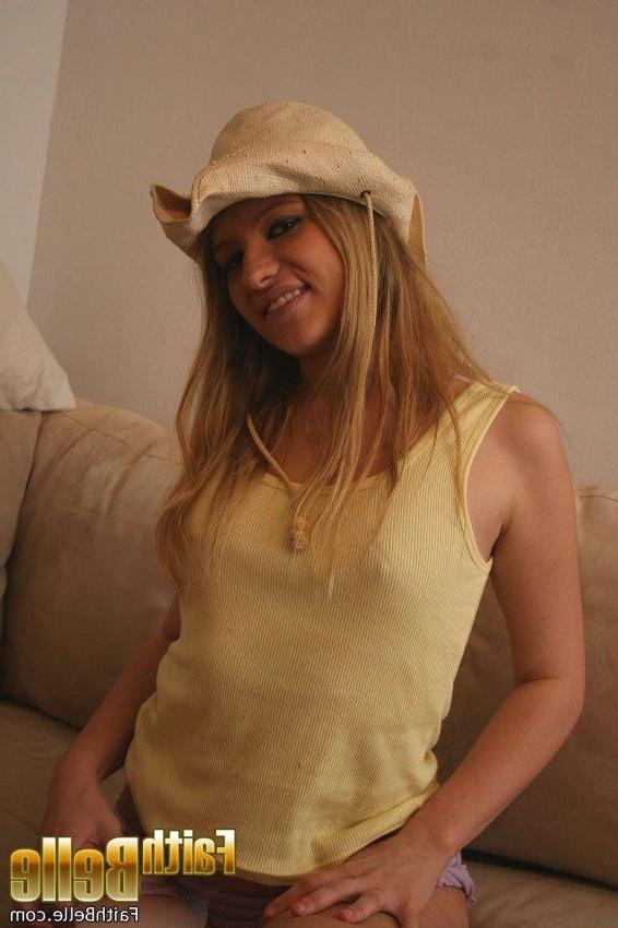 20P Pictures of Faith Belle getting dirty on the couch