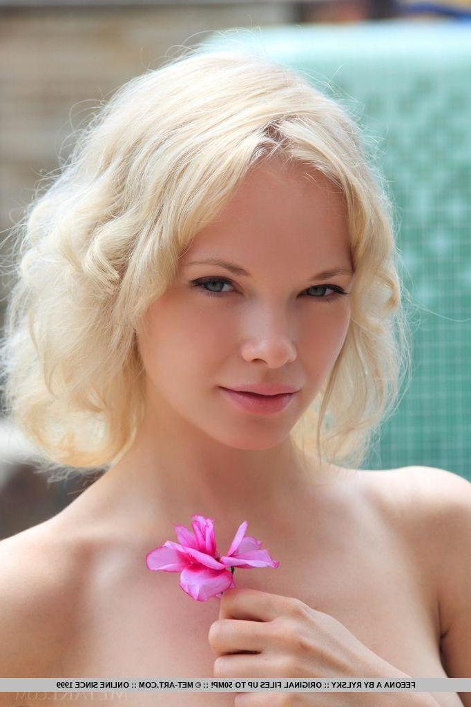 18P Feeona A displays her incredible beauty in a flowery dress