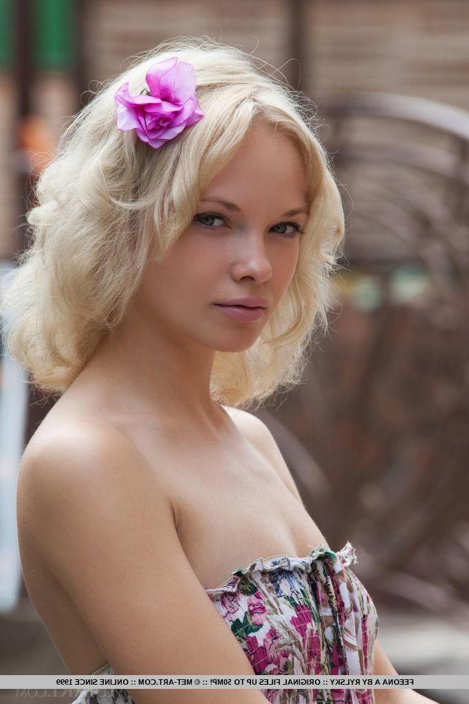 18P Feeona A displays her incredible beauty in a flowery dress