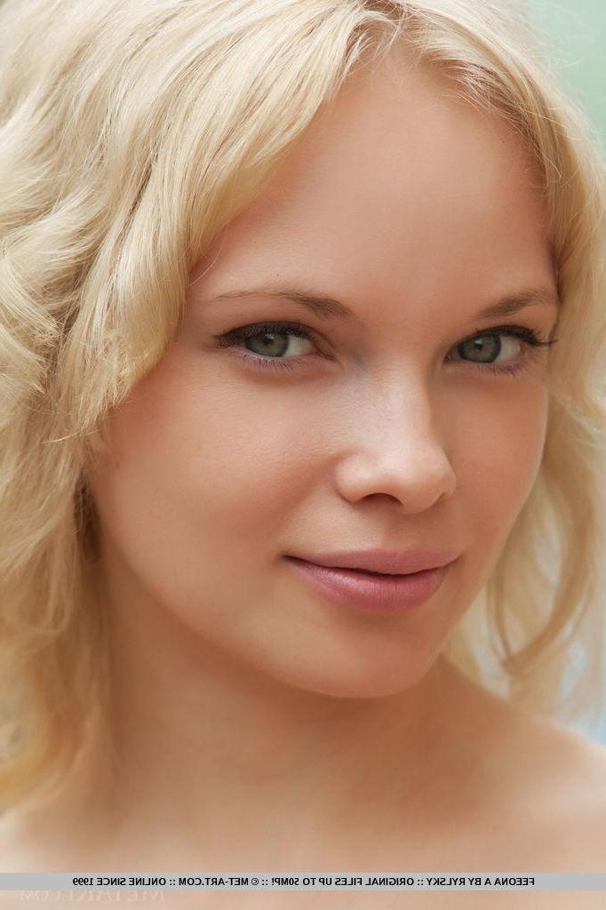 18P Blonde beauty Feeona A gets all naked and wet for you