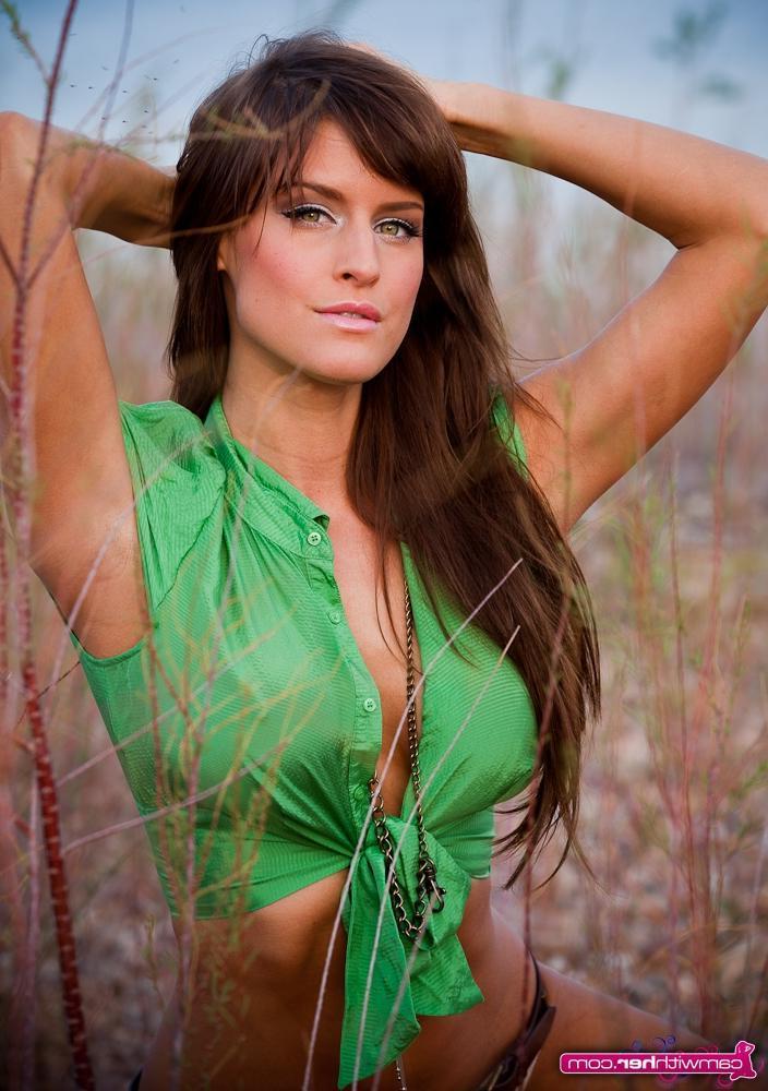 12P Brunette cam girl Femme poses in a sexy green shirt