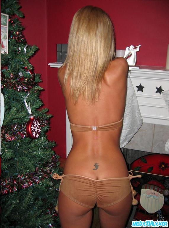 20P Pictures of teen hottie Foxy Jacky sending us some belated holiday love