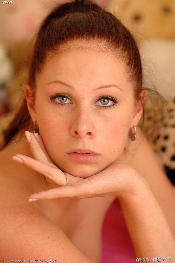 20P Pictures of Gianna Michaels getting ready to fuck you