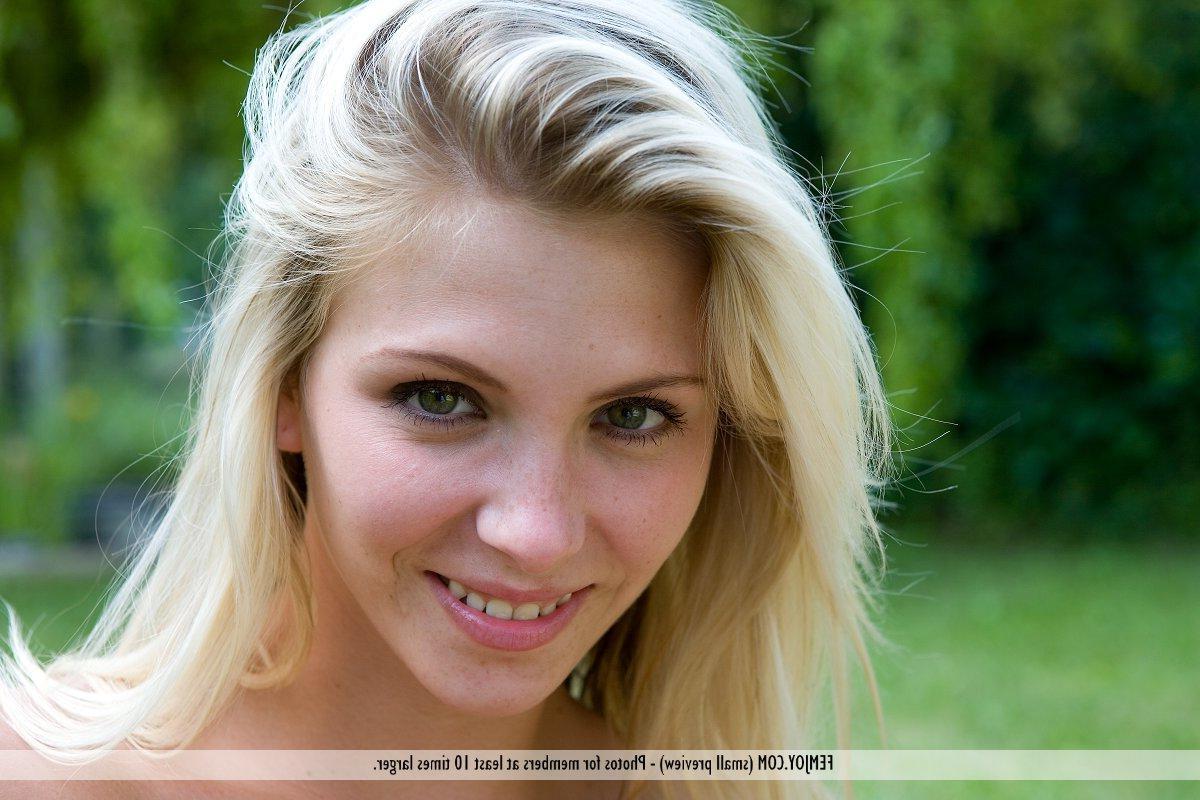 16P Beautiful blonde teen Gina shows her sexy body in the back garden