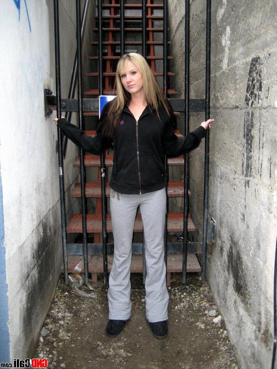16P Pictures of GND Cali after forgetting her pants at home
