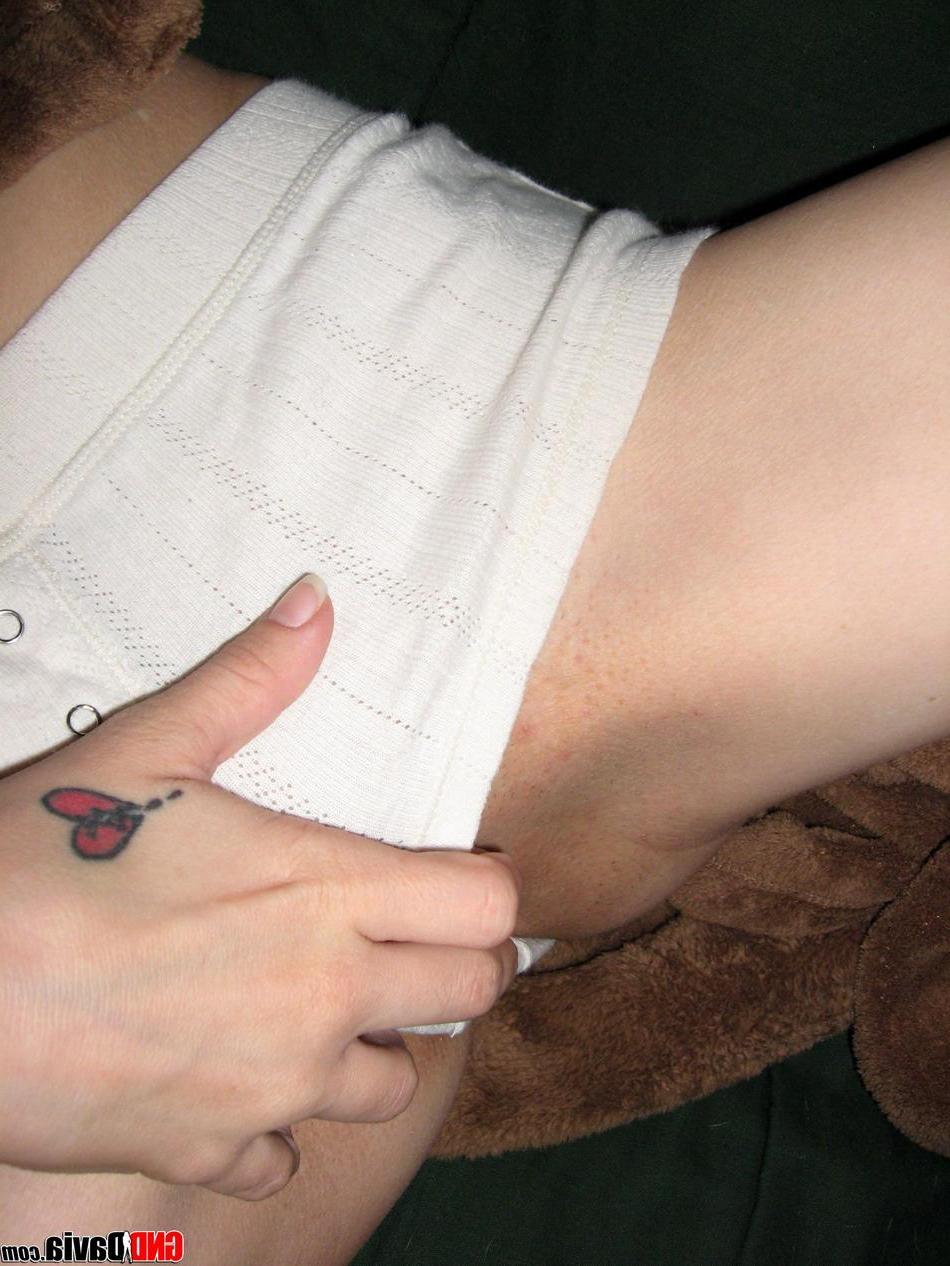 16P Pictures of teen cutie GND Davia waiting for you on the couch