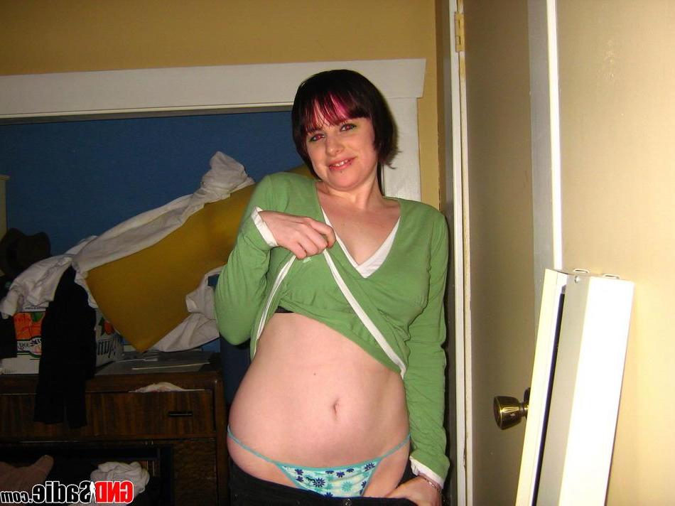 16P Pictures of GND Sadie hanging out in her panties