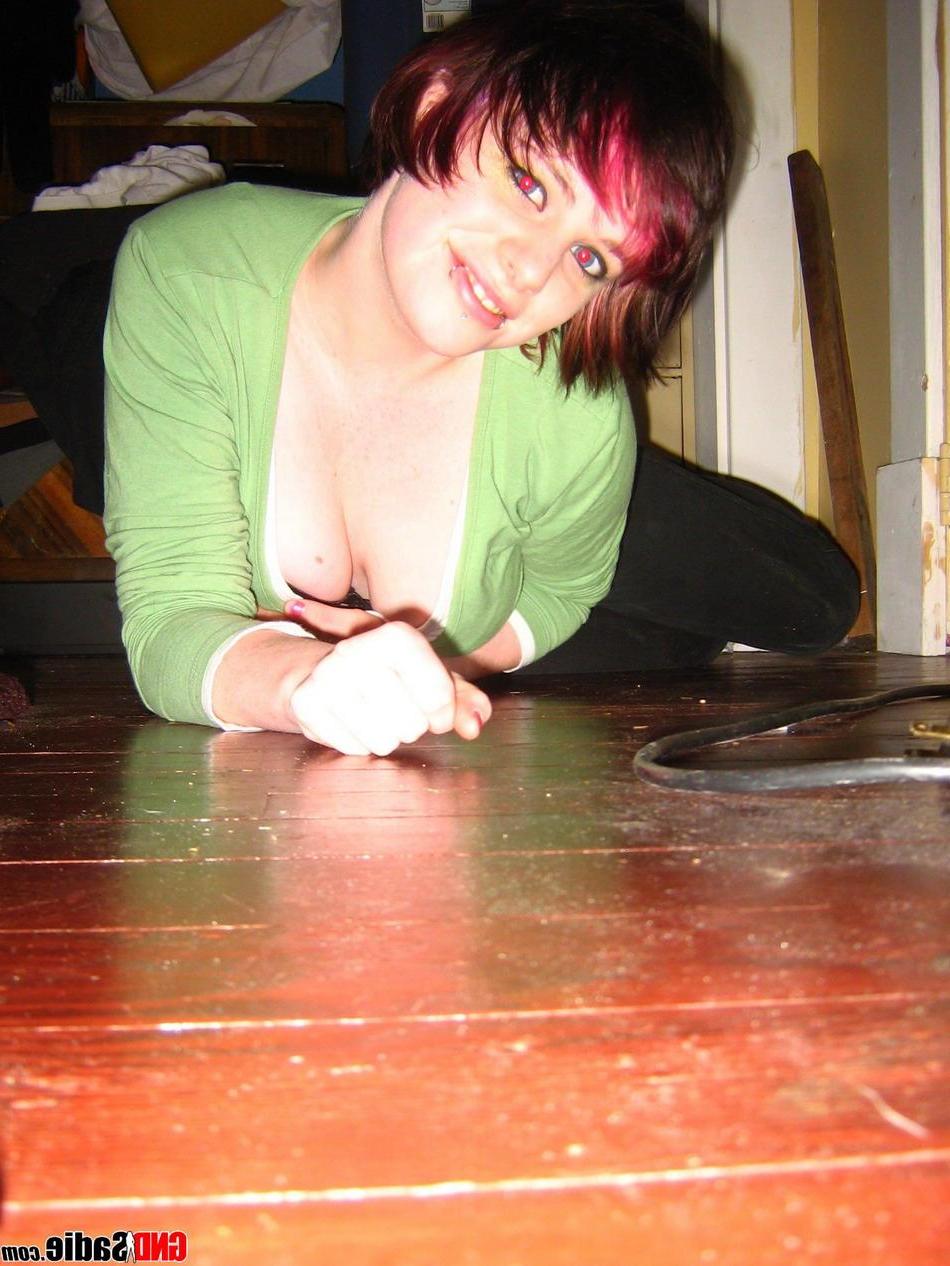 16P Pictures of GND Sadie hanging out in her panties
