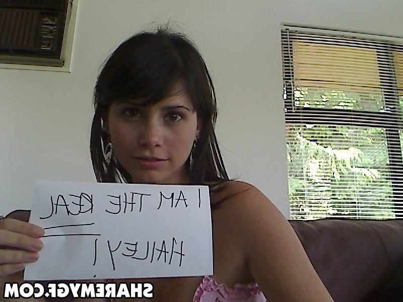 20P Hailey Leigh takes some sexy home pics of herself for Share My GF
