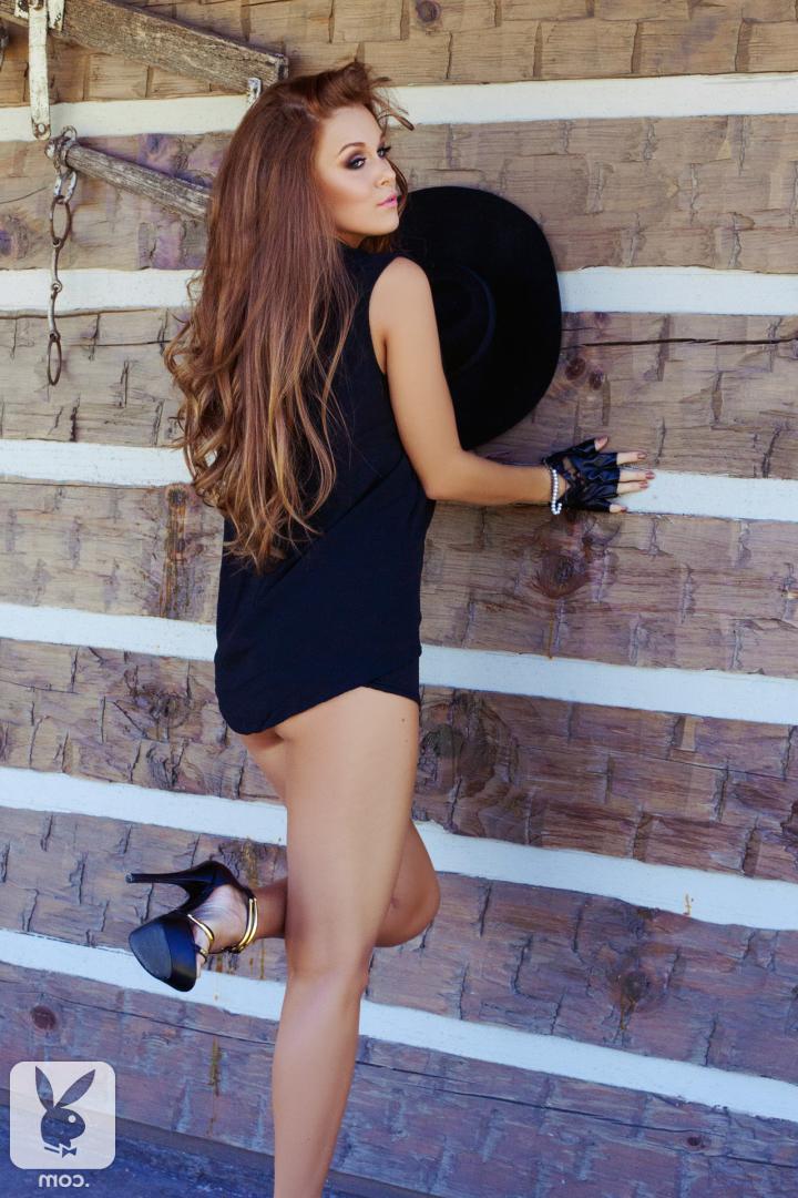 12P Tattooed slut Leanna Decker strips in public to flaunt her big tits & nice ass