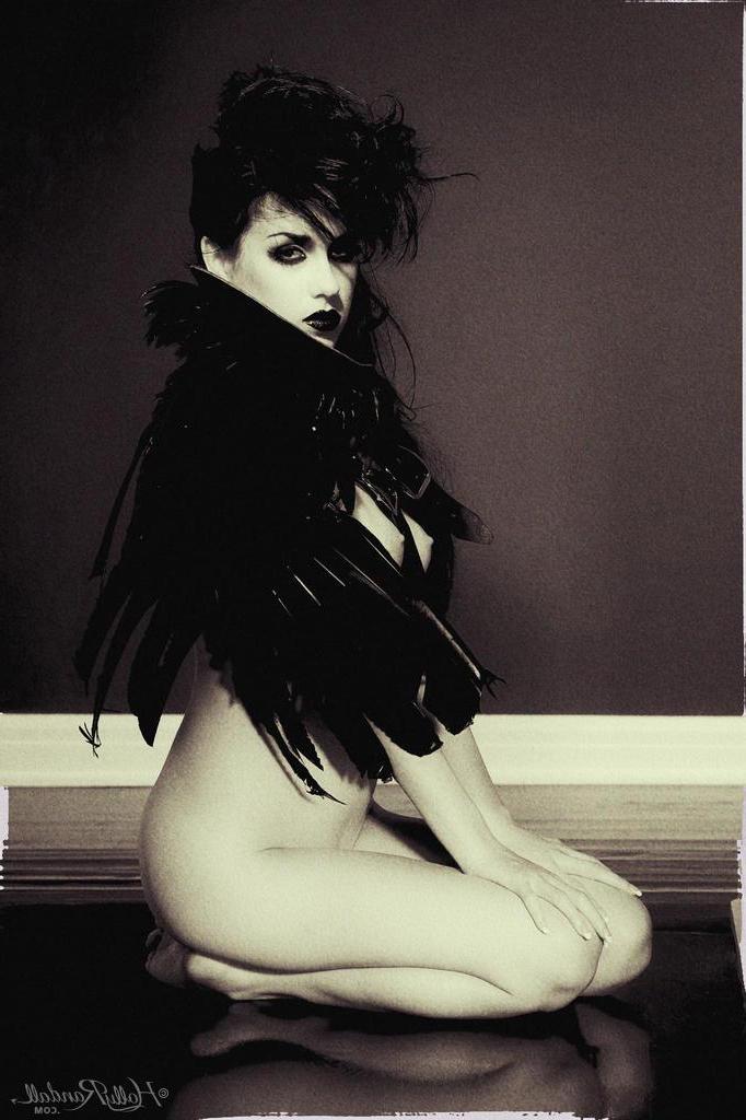 16P Hot goth pinup model Heather Joy displays her sexy body