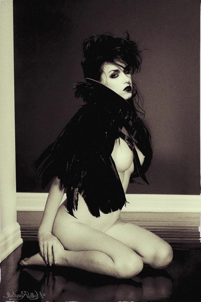 16P Hot goth pinup model Heather Joy displays her sexy body