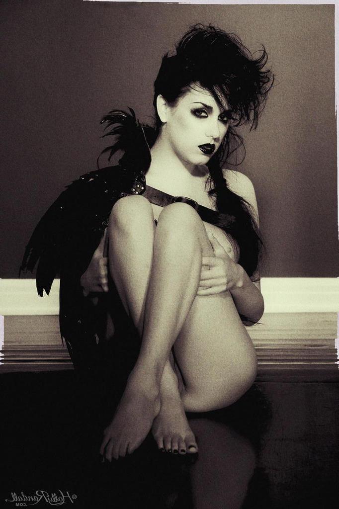 16P Hot goth pinup model Heather Joy displays her sexy body