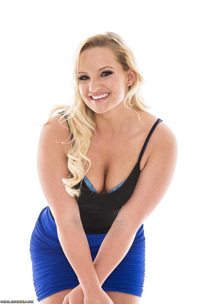 16P Big ass blonde undressing her blue skirt to show her stunning puss