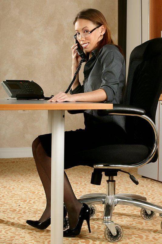 20P Pictures of teen star Isis Lee ready to fuck in the office