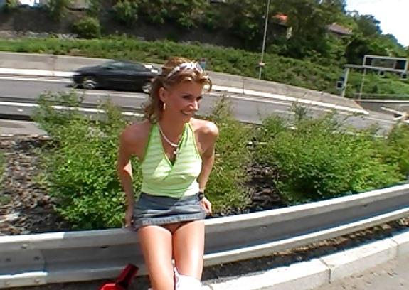 14P Flashing and fucking in the street